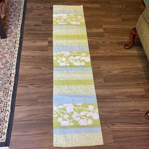 Simply Envogue table runner, spring/summer